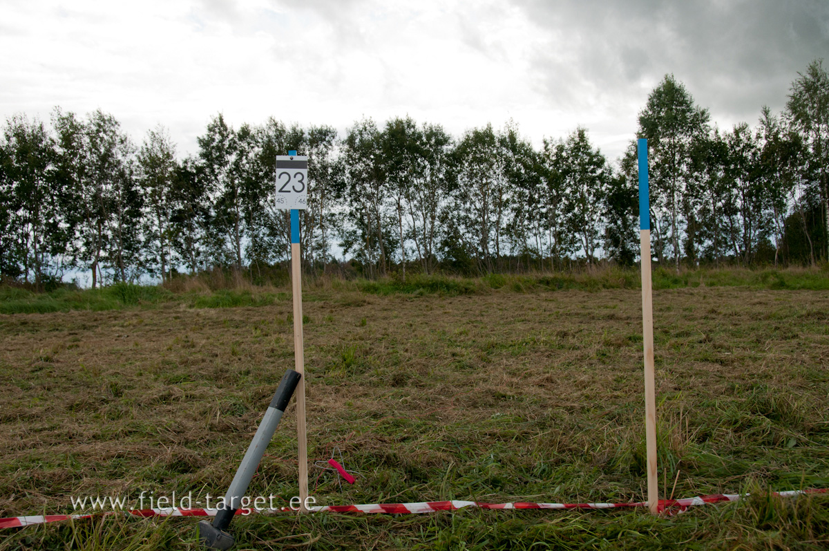 0096   Kui tuul on nii tugev, et kuuliga margile pihta ei saa, siis on abiks haamer, rajal nr 23